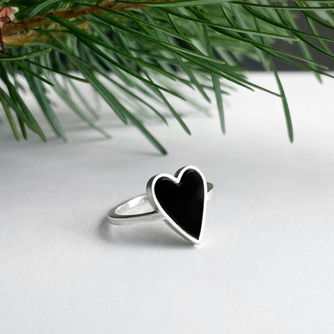 Black heart ring
